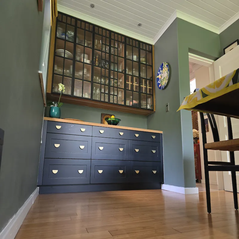 Kitchen renovation ideas Parkhurst An elegant kitchen serving unit with fluted and clear glass detail, duco midnight blue drawer fronts and black framed aluminium doors